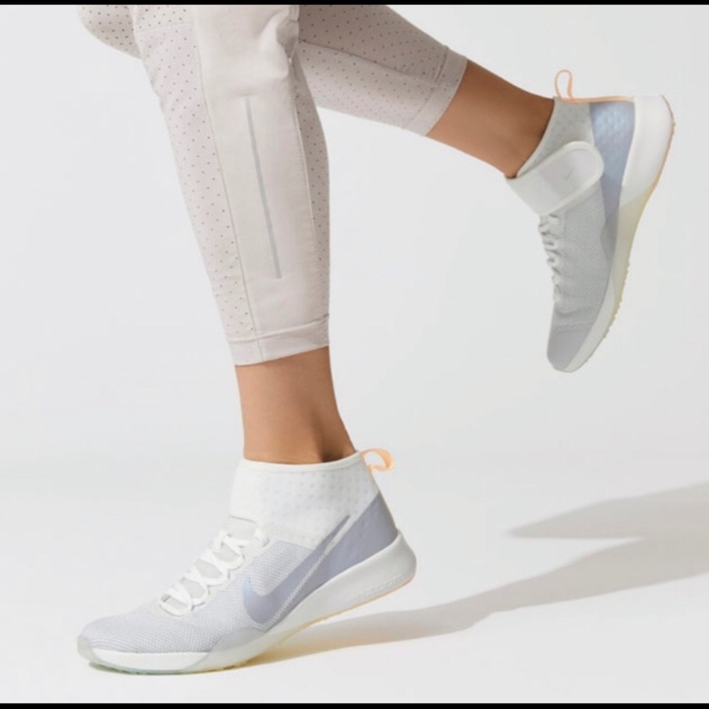 Nike Air Zoom Strong 2 Running Trainers